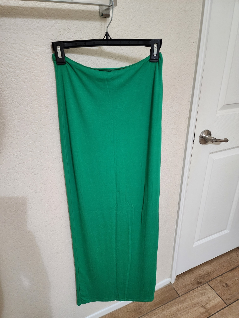 Green Women's Maxi Skirt - Sleek Solid Stretch